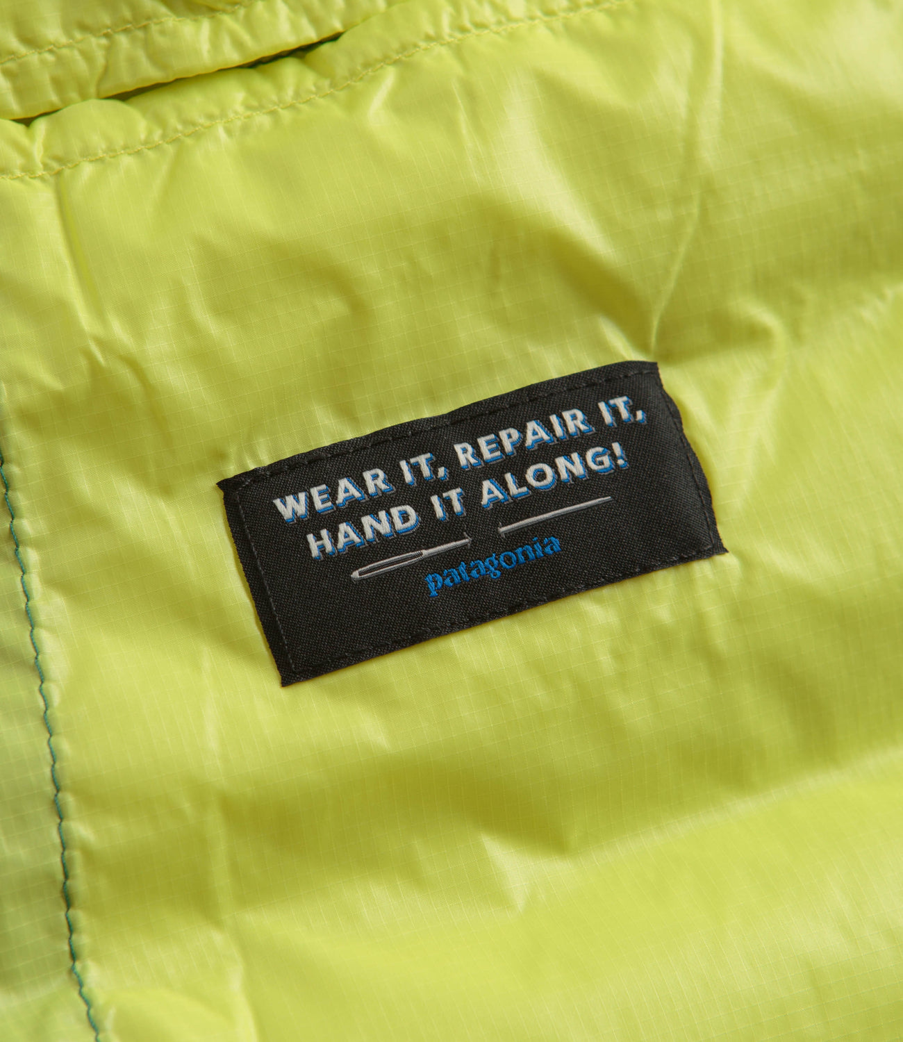 Patagonia Down Sweater Hooded Jacket (NetPlus®) - Conifer Green | flatspot