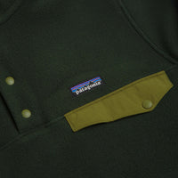 Patagonia Lightweight Synchilla Snap-T Fleece in Old Growth Green thumbnail