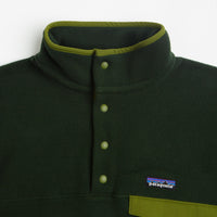 Patagonia Lightweight Synchilla Snap-T Fleece in Old Growth Green thumbnail