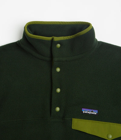 Patagonia Lightweight Synchilla Snap-T Fleece in Old Growth Green
