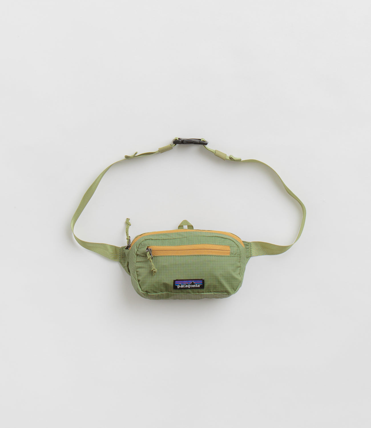 patagonia black hole mini messenger 12l beryl green Patagonia Ultralight Black Hole Mini Hip Pack - Buckhorn Green