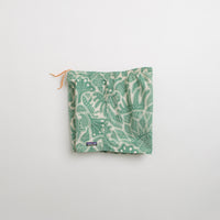 Patagonia Womens Baggies 5" Shorts in Bees and Flowers: Heartleaf Green thumbnail