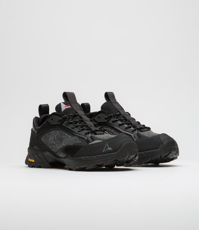 ROA Lhakpa Shoes in Black