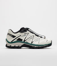 Salomon XT-Quest Shoes in Vanilla Ice and Black / Bistro Green