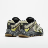 Salomon XT-Whisper Shoes in Aspargus Green and Dark Gull Gray / Endive thumbnail