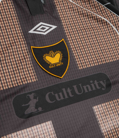 Umbro Cult Unity Check Polo Shirt in Beige and Black