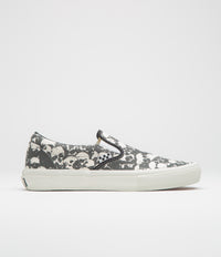 Vans Skate Slip-On Shoes in Skull Pile Black and White / Gum
