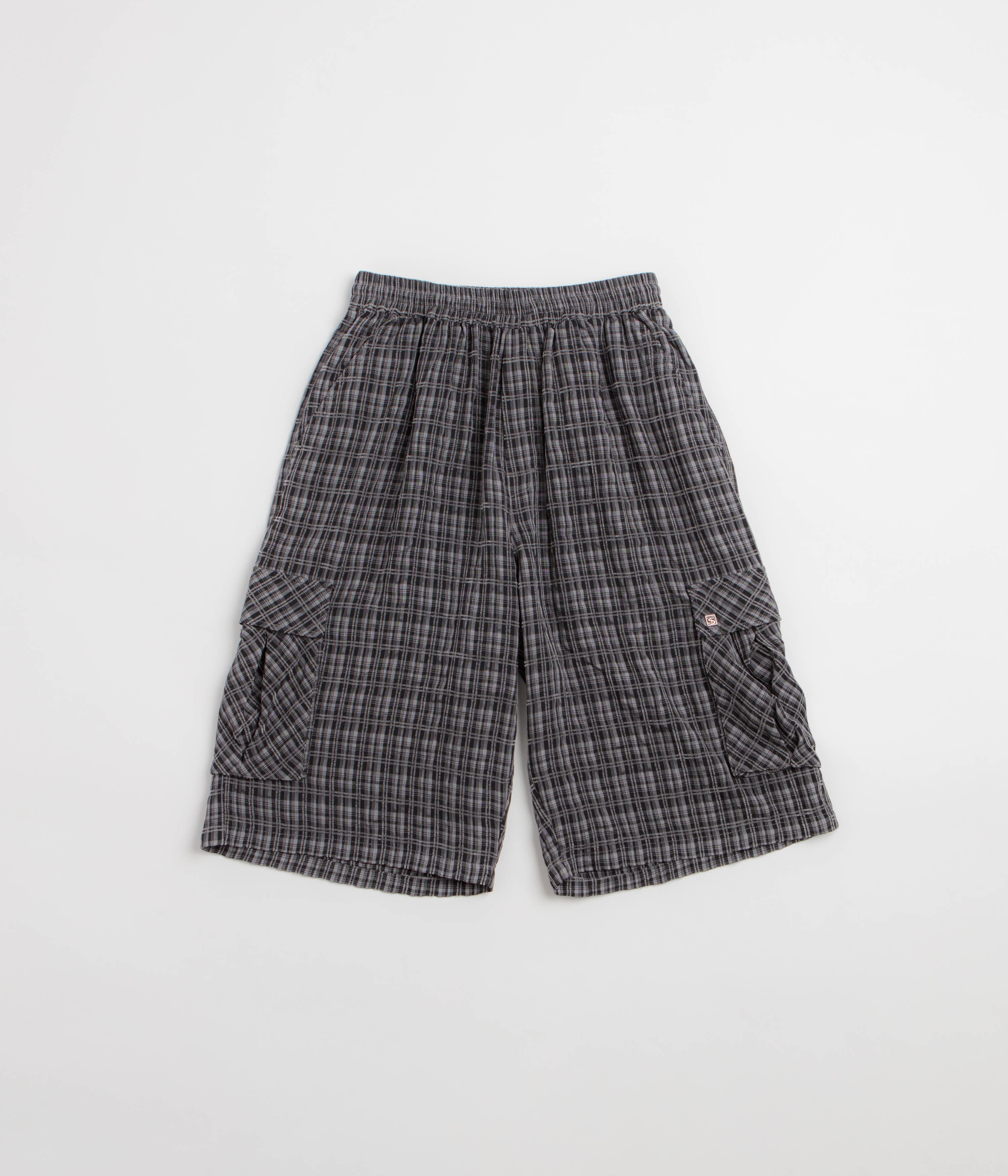 Yardsale Plaid Cargo Shorts in Black and Grey