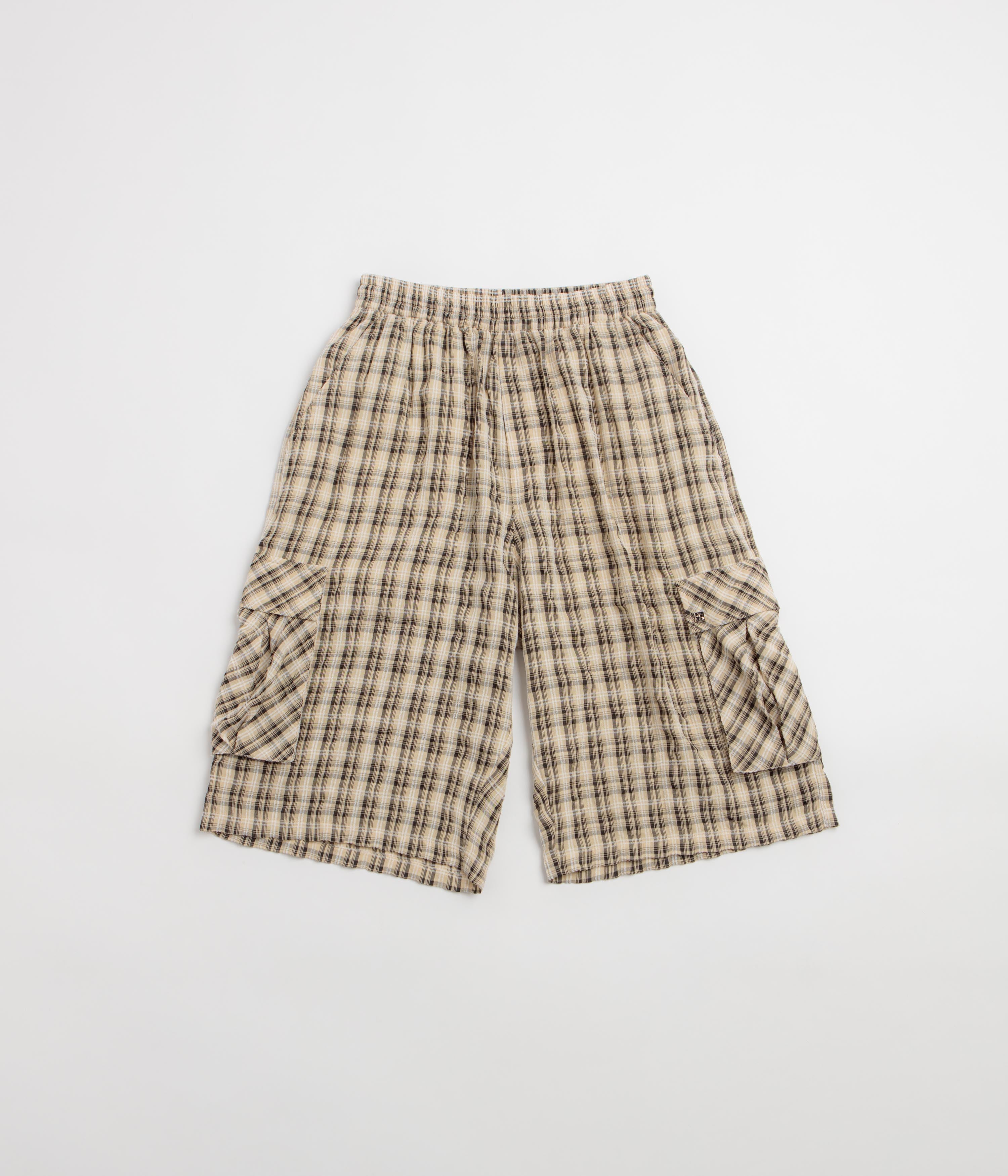Yardsale Plaid Cargo Shorts in Cream and Black