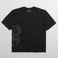 【yardsale】スパイダーTシャツ ブラック ※送関込 Yardsale Snake EMB T-Shirt - Black | Flatspot