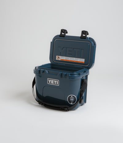 Yeti Roadie 15 Hard Cooler in Navy