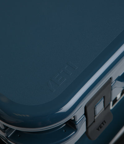 Yeti Roadie 15 Hard Cooler in Navy