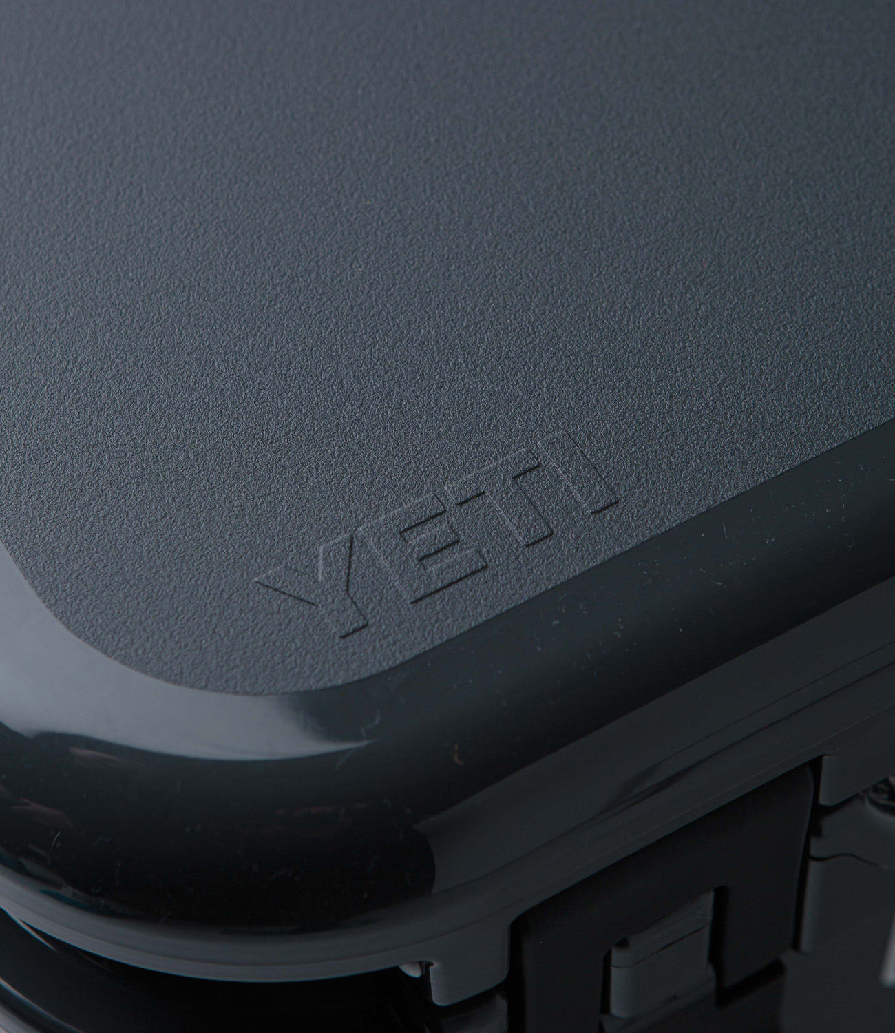 Yeti Roadie 24 Hard Cooler - Charcoal | Flatspot