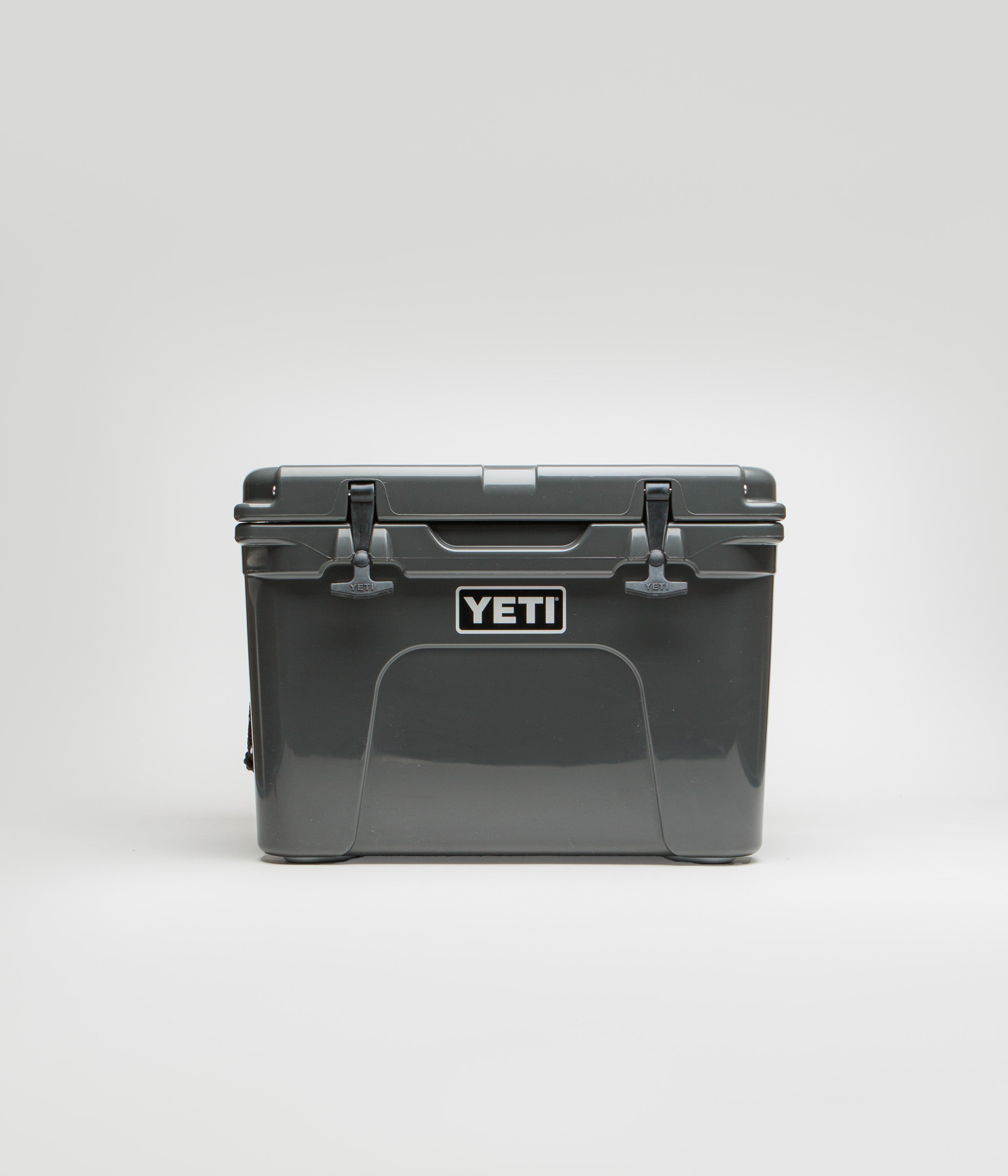 Yeti Tundra 35 Hard Cooler in Charcoal
