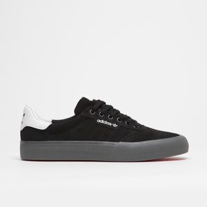 Core Black / FTWR White / Better Scarlet