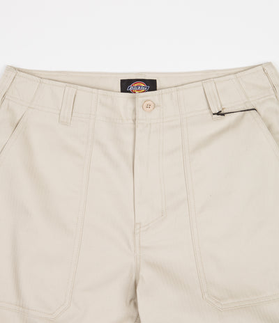 Dickies Funkley Shorts in Cement