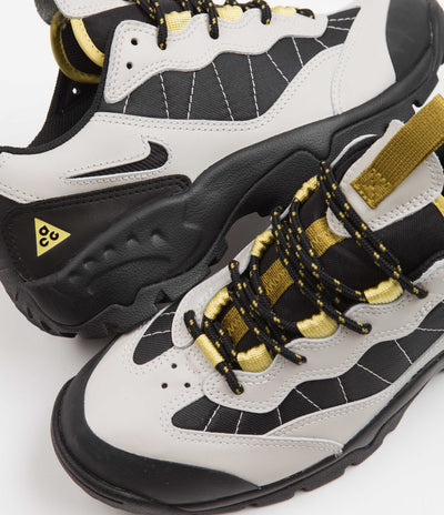 Nike ACG Air Mada Shoes - Light Bone / Black - Celery - Desert Moss
