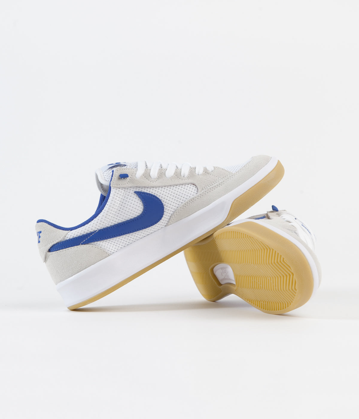 nike sb adversary trainers in summit white gum