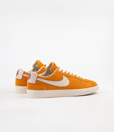 Nike SB 'Bruised Peach' Blazer Low GT Shoes - Circuit Orange / Natural - Team Red