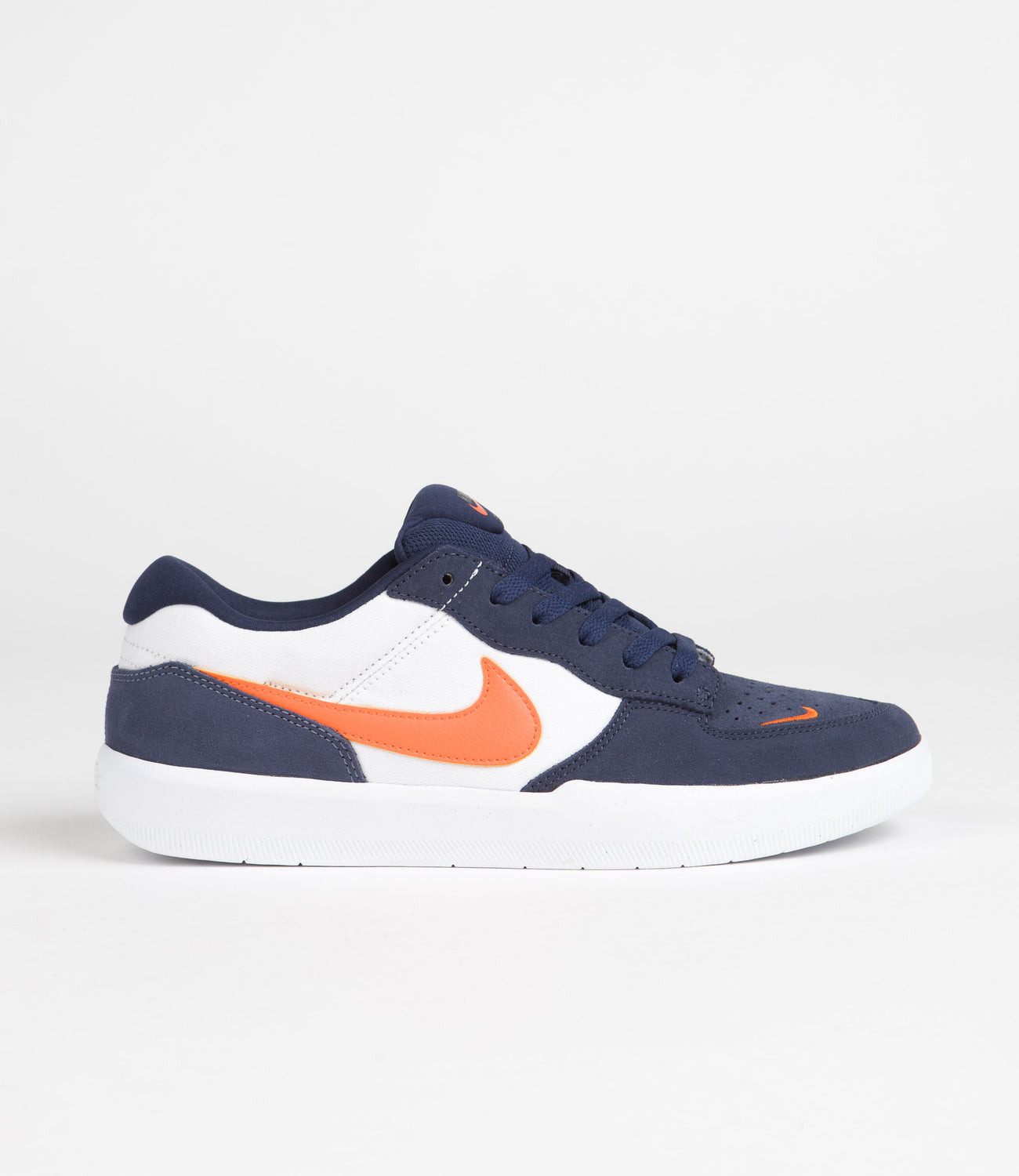 Nike sb delta force shop white & navy skate shoes