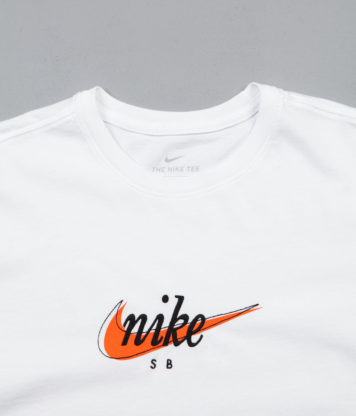 Integreren Wijden verdacht Nike SB Futura T-Shirt - White / Safety Orange | Flatspot