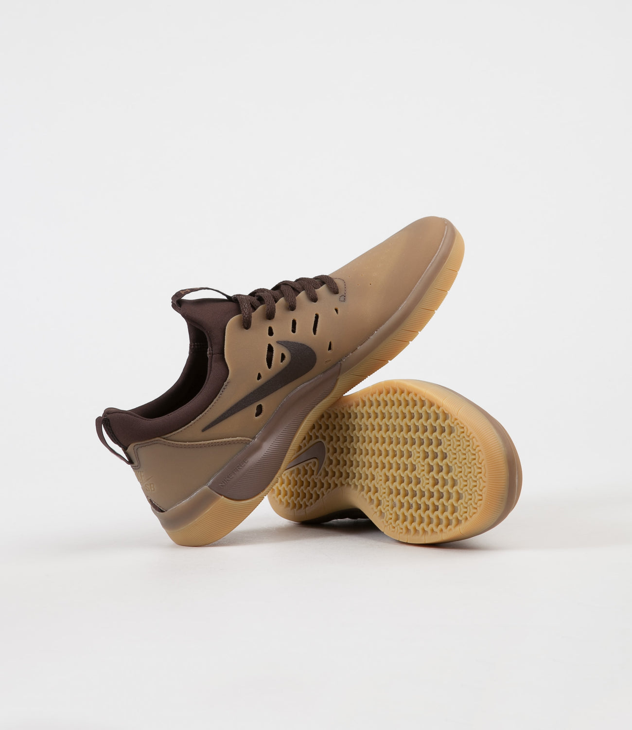 Sb nyjah free gum  and  dark brown skate shoes Clearance