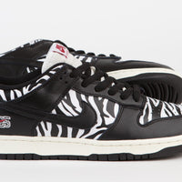 Nike SB x Quartersnacks Dunk Low OG Shoes in Black and White thumbnail