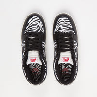 Nike SB x Quartersnacks Dunk Low OG Shoes in Black and White thumbnail