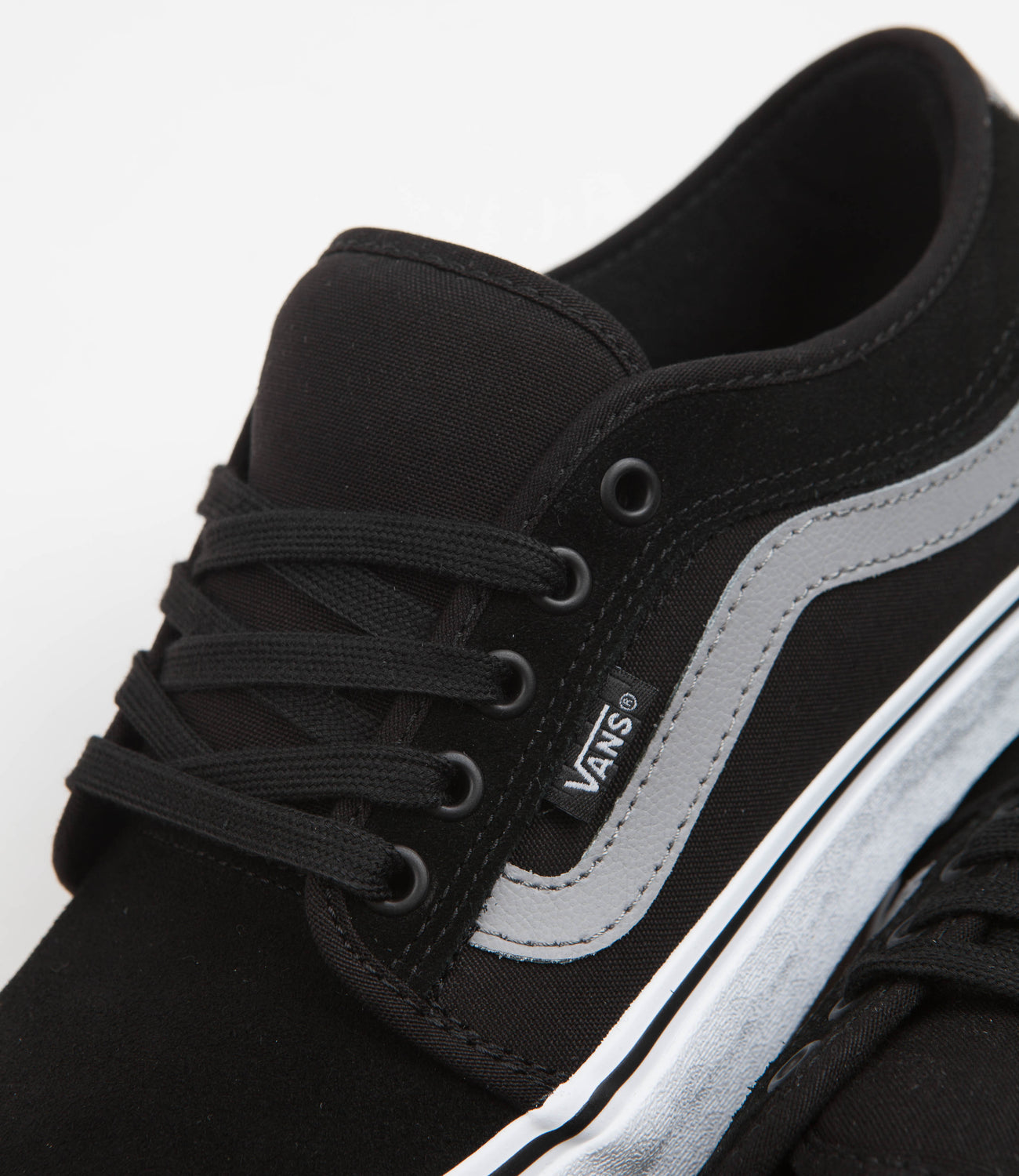 Vans chukka hotsell low suede