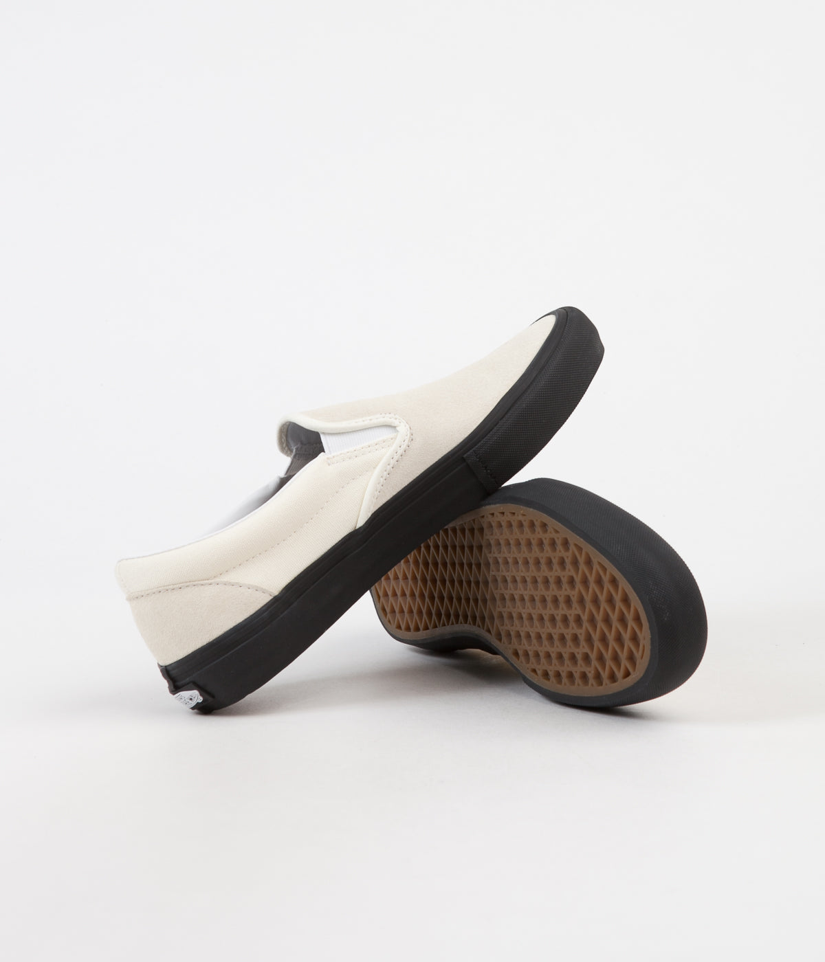 Vans slip on pro classic white black hotsell